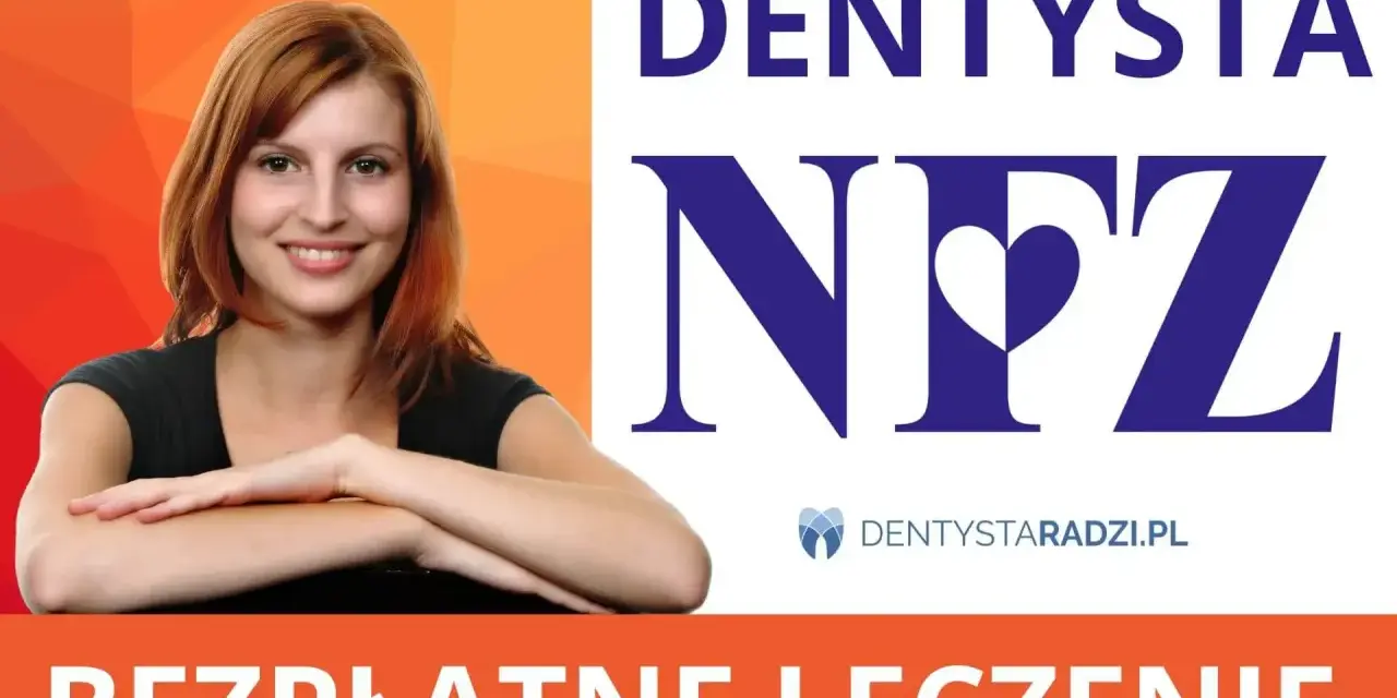 Uśmiechnięta kobieta obok logo "DENTYSTA NFZ". Bezpłatne leczenie u specjalisty od dziąseł.