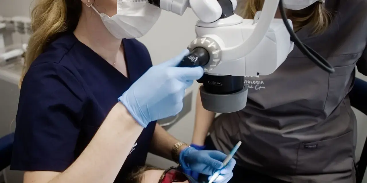 Ból dziąseł: Szybka ulga w domu i kiedy pilnie do dentysty?
