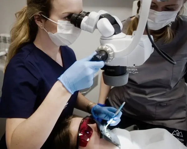 Ból dziąseł: Szybka ulga w domu i kiedy pilnie do dentysty?